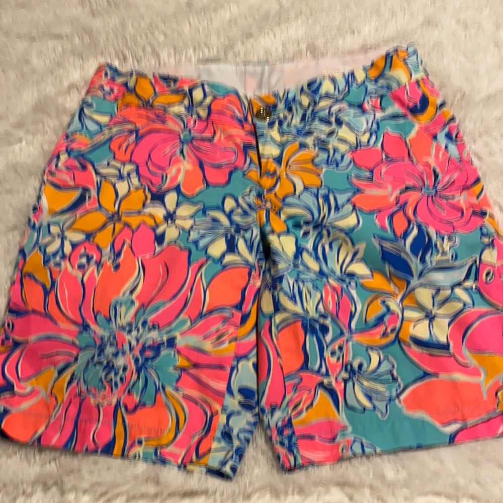 Lilly Pulitzer chipper short, size 6